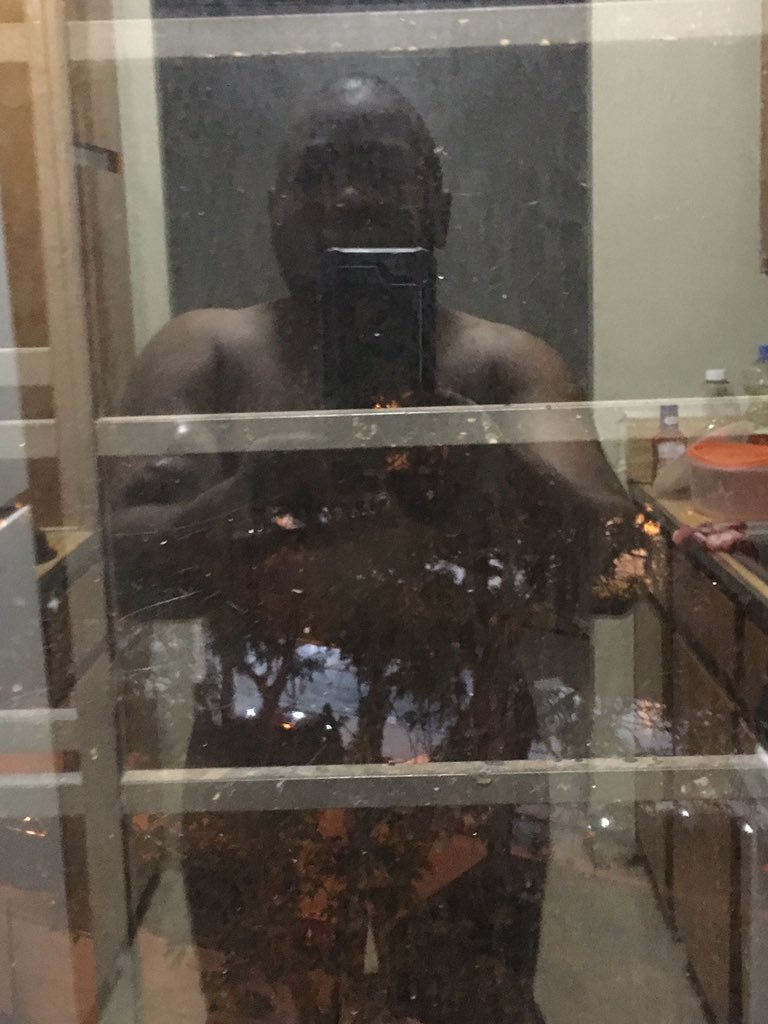 michaeljxsmith's tweet photo. #SelfieReflection
#NakedSelfie
#BeProudOfYourBody https://t.co/BSimZ2mUj1
