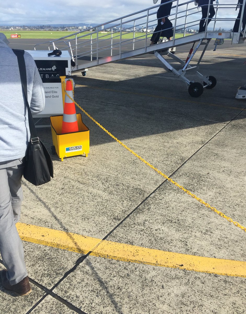 mullied's tweet photo. not a very nice day to be flying to winding bloody Wellington 😯 although a date may be on the cards 😏😏😏😏 #mullydates https://t.co/DzlCgXfYdP