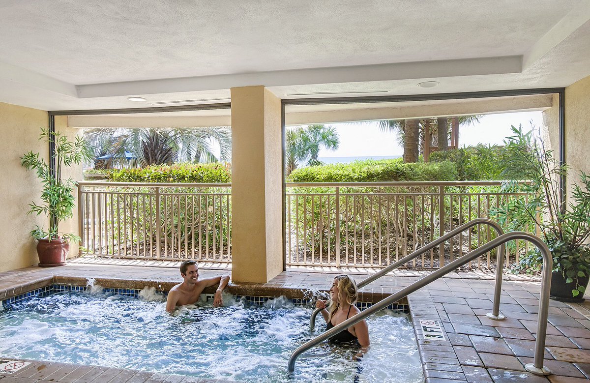 Come relax in our oceanfront indoor hot tub. Visit us at goo.gl/vrRnB8 and book a summer vacation today! 😎