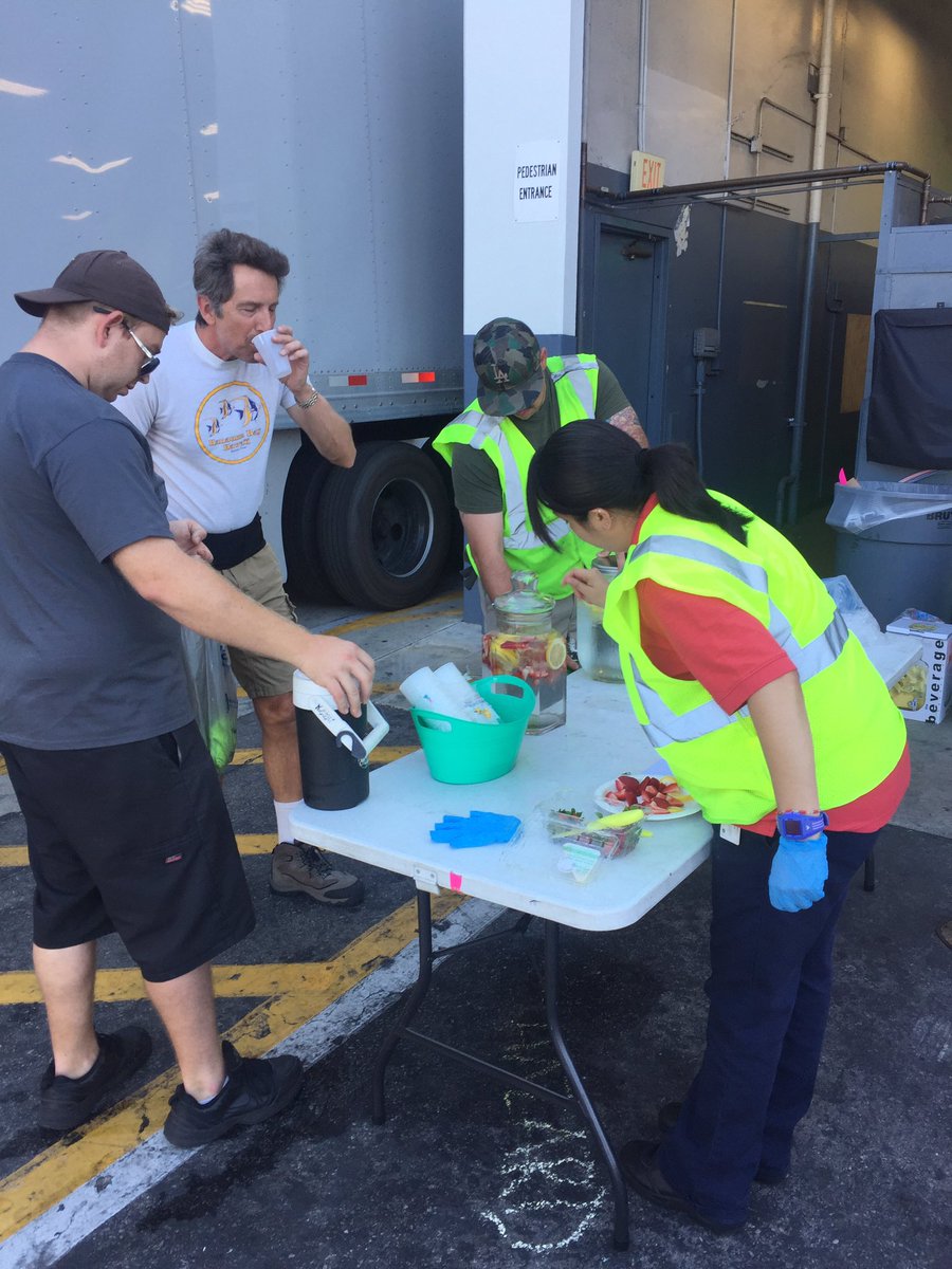 Monday 💦 Hydration Station 💦 on the Van Nuys Twilight.