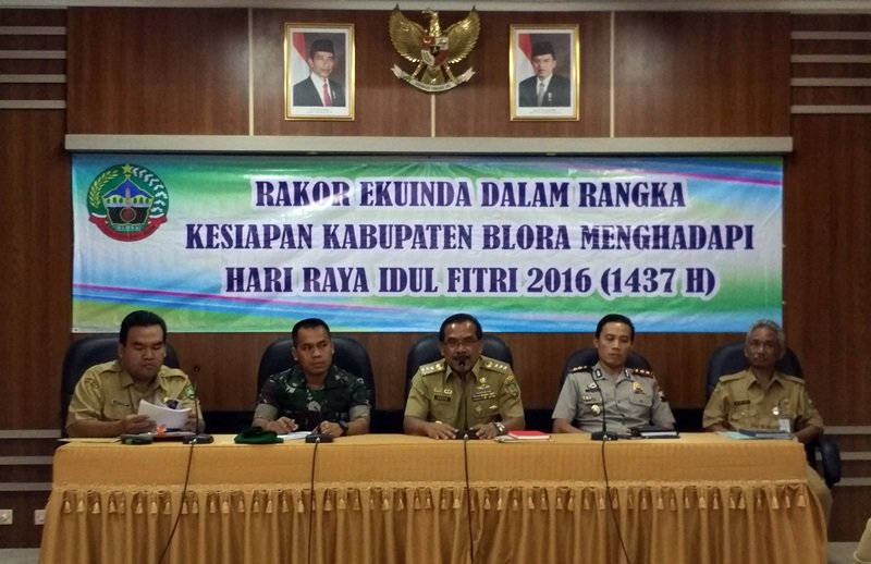 ww.blorakab.go.id/index.php/ct-m…
"Perlu bantuan Linmas di perlintasan Kereta Api yang tidak ada palang pintunya"