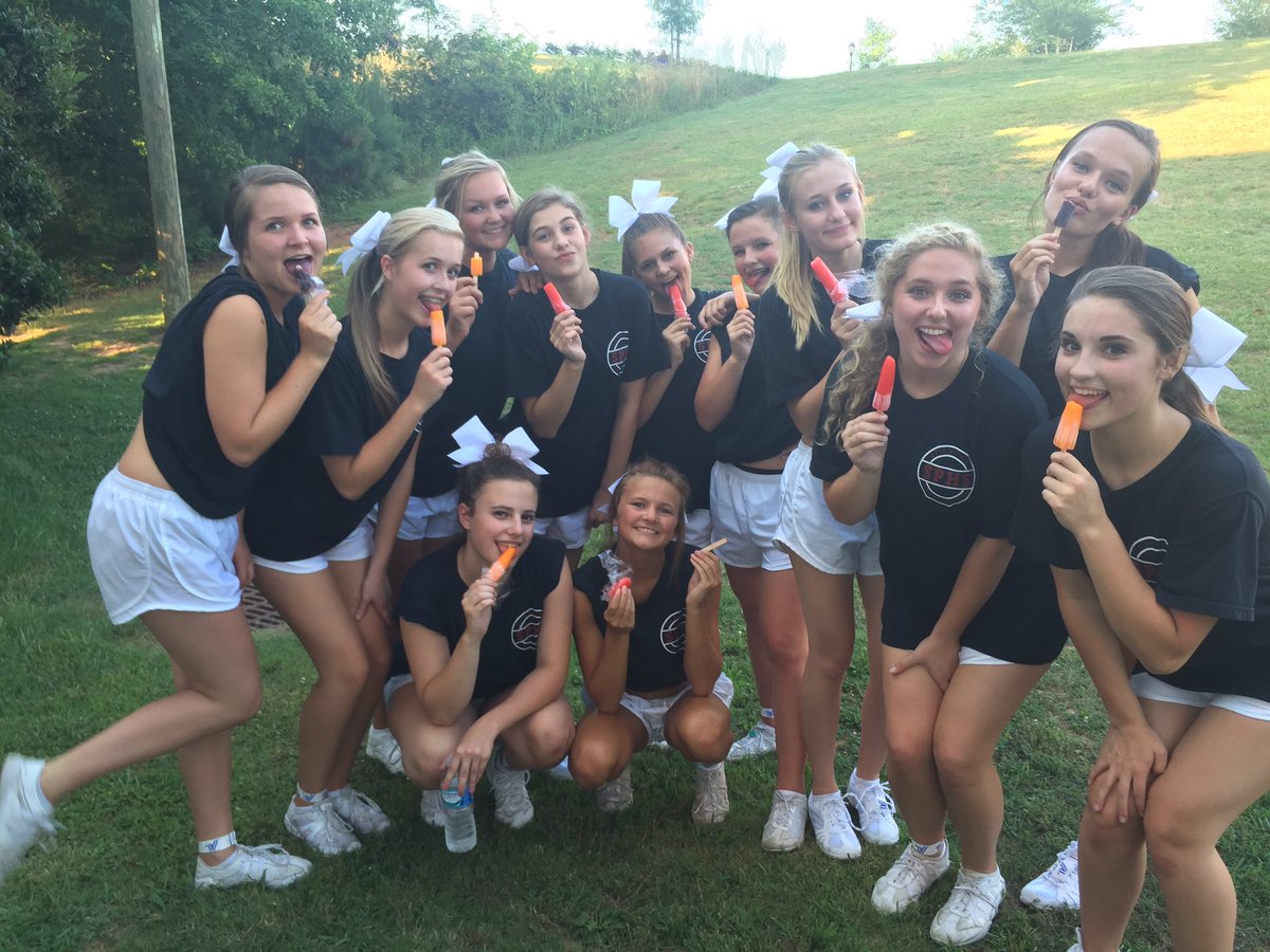 Lisa_Dinning25's tweet photo. @SPCheerNation - Popsicle Break during a hot day at camp! @UCAupdates #UCAcamp #UWG #SPHSVarsity #SPHSJV https://t.co/jxAZdvKGfC