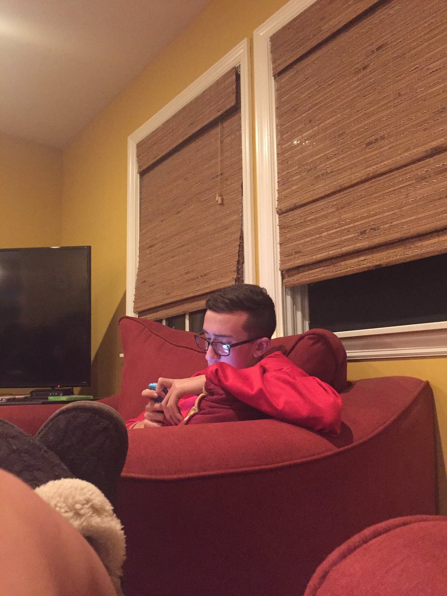WL3Updates's tweet photo. Currently contemplating his yearbook photo #mistakes https://t.co/a94axLnQMn