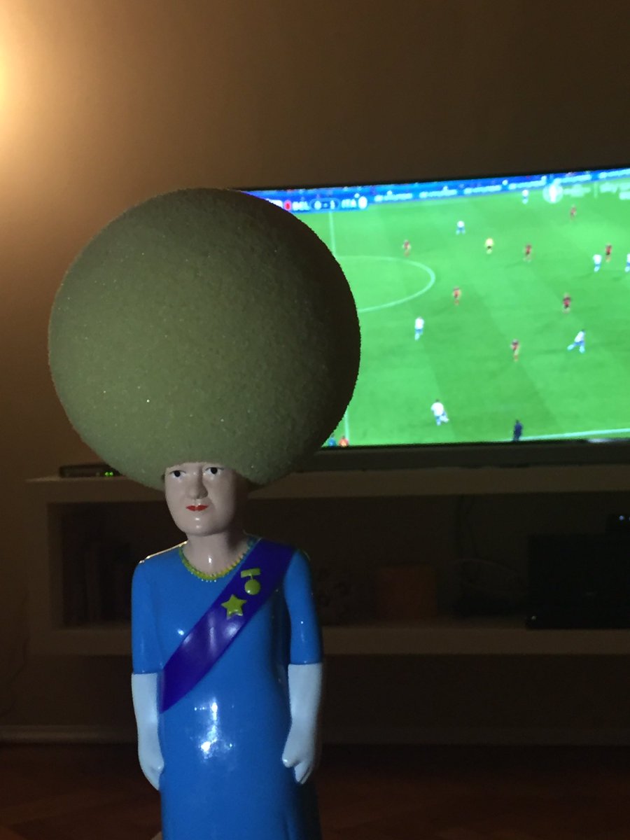 Carlaura74's tweet photo. La mamma di Fellaini in Tribuna #BelgioItalia #Europei2016 https://t.co/sCYwPeFfiQ
