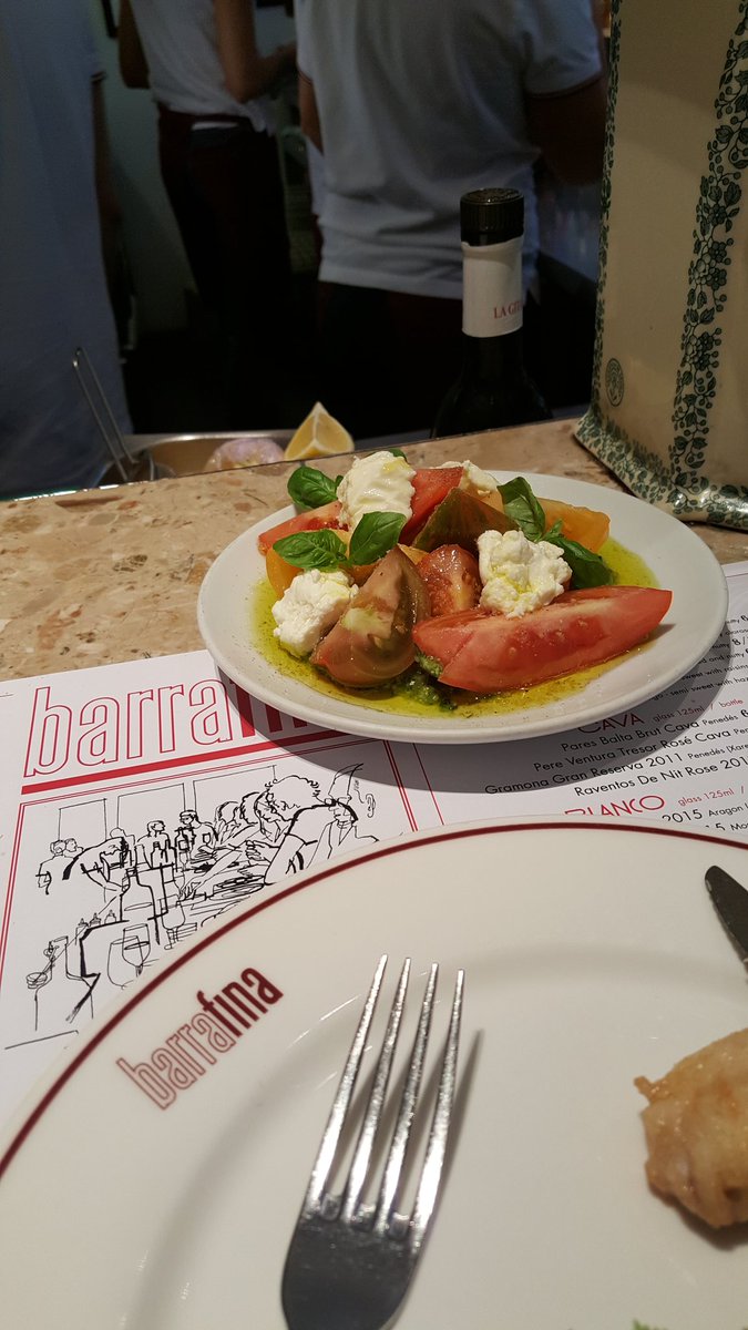 FDoverLDN's tweet photo. At the OG @BarrafinaFRst getting in before they move to the next road. Even on a Monday need to get here early! https://t.co/x4bGUvtJ4V