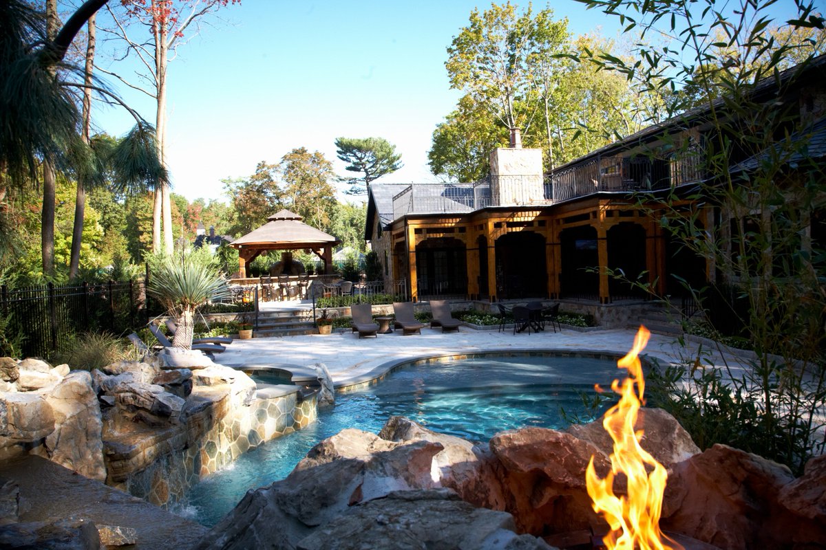 mike_izzo_si's tweet photo. An award winning backyard design by Mike Izzo of Staten Island. #statenisland #masonry #mikeizzo #rocksolid https://t.co/GRIzsexNE7
