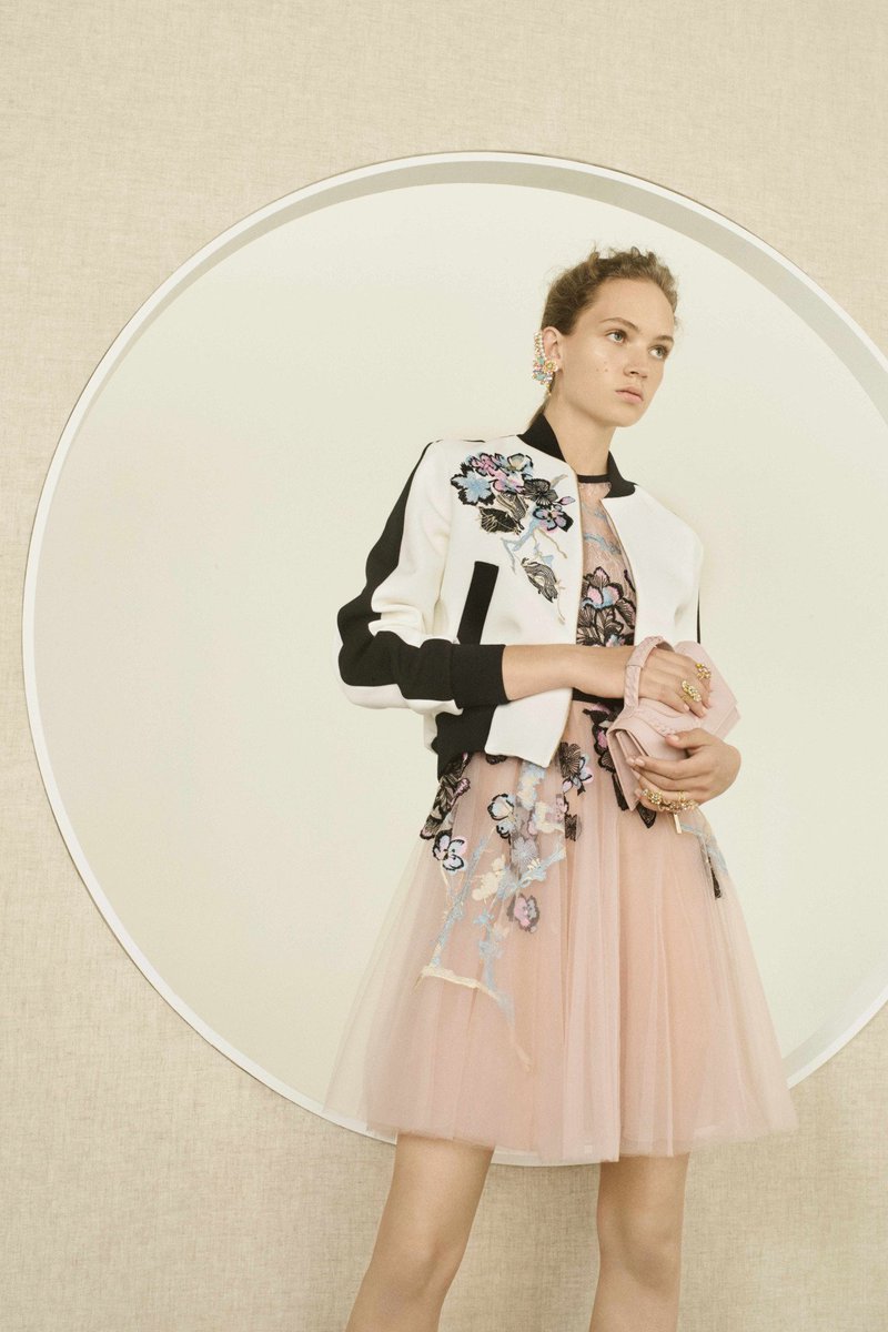 cxtwalk's tweet photo. the Elie Saab Resort 2017 collection travels across contrasting moods of tradition and pop urban inspiration. https://t.co/YvRVYu9qxC