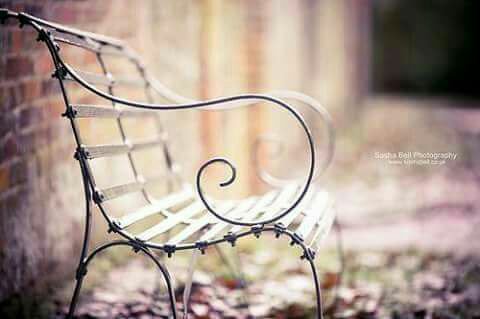 7S__34H's tweet photo. 🌹لا تكُن إلاّ مَع مَن يَفتخِرُ بوجُودِكَ ، ويَفتقِدُ غِيابكَ ، ويصُونُ فُؤادَك ، كُن مَع مَن لا يَكونُ بِدونِك! https://t.co/4kCzyRYTw2