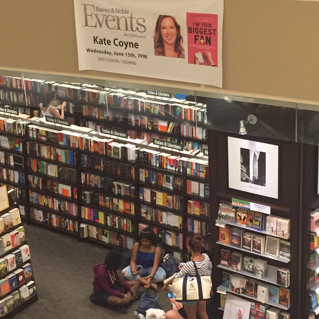 KatePeople's tweet image. The cool kids always know the best spots to hang out. #LookUp @BNBuzz #ImYourBiggestFan