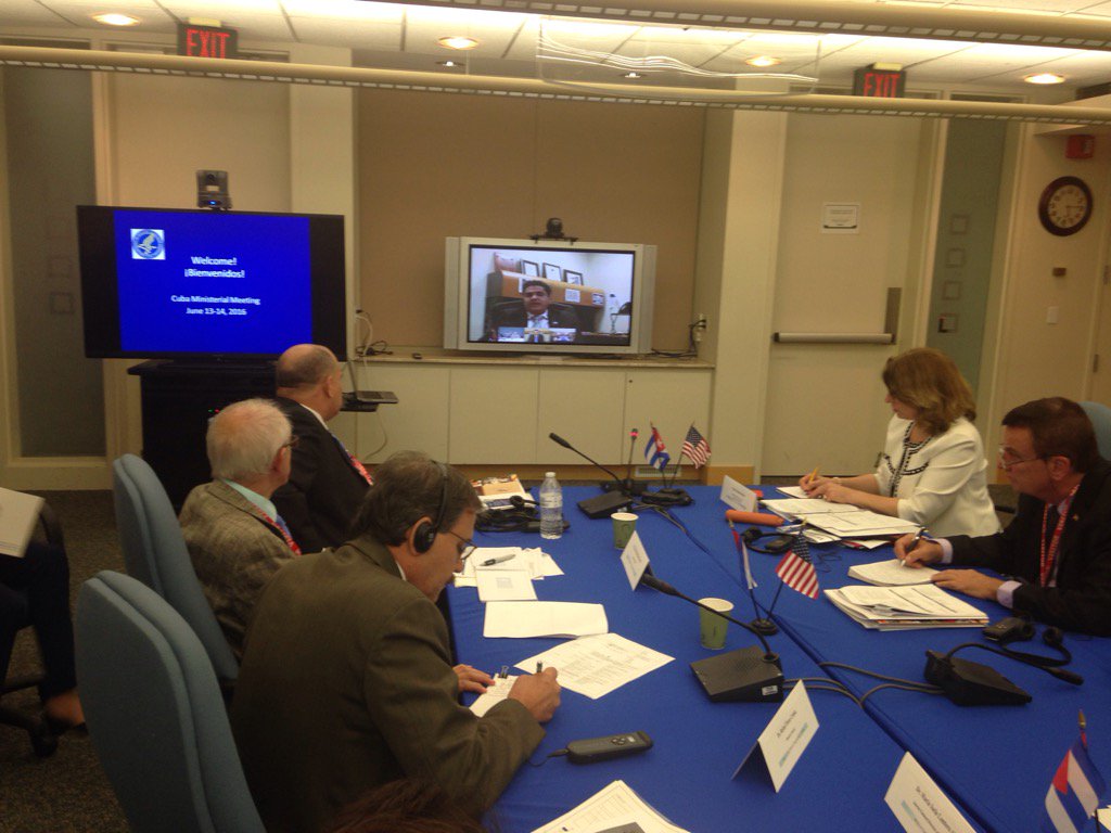 #Cuba Health delegation led by Min Morales at a videoconference with <a href="/CDCgov/">CDC</a> and ONU/SIDA Haiti