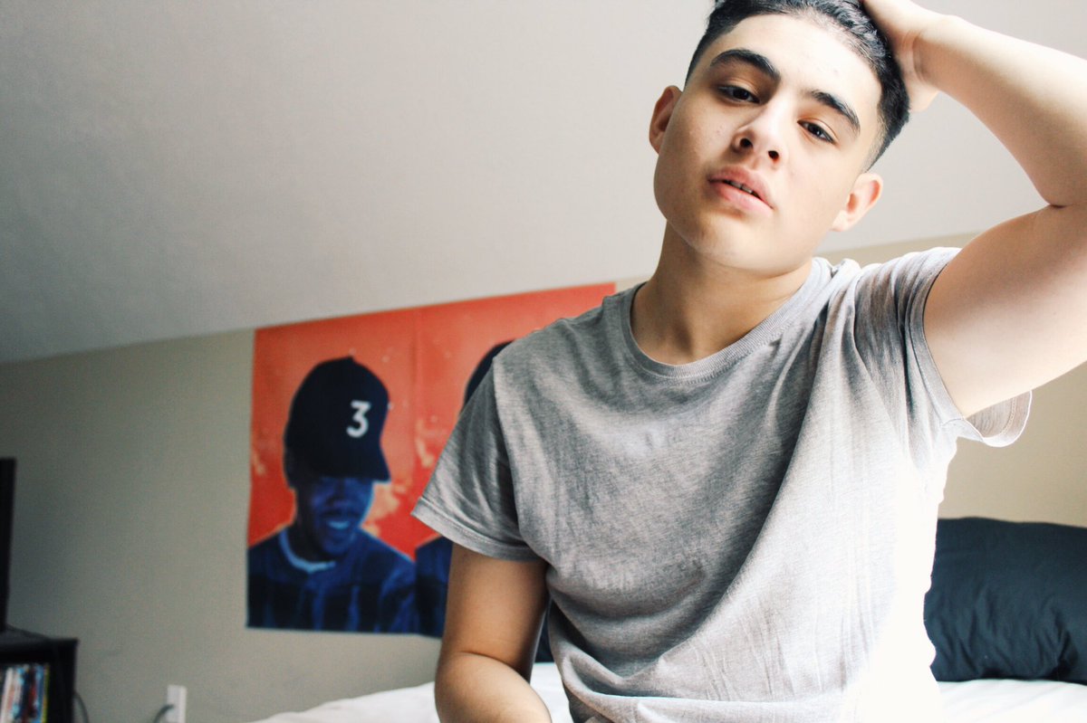 supergr8grandad's tweet image. tooo ugly but #hispanicboysbreaktheinternet