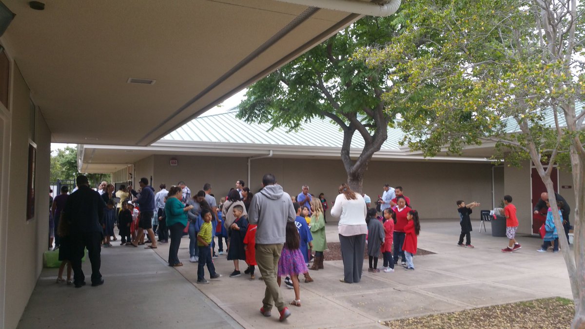 Dads and donuts! Loved having so many of our papás join us <a href="/CajonValleyUSD/">CajonValleyUSD</a>