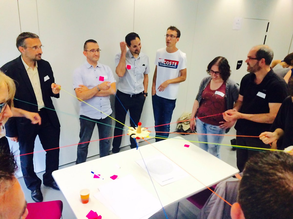 CedricBodin's tweet photo. Dans la bonne humeur et l'auto-organisation : ça a sérieusement joué à #AV16 avec @lecairn et son "Crayon d’Ariane". https://t.co/B4JghKW2XM