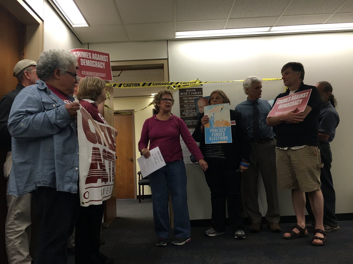 DemocracyNY's tweet photo. .@timesunion: Progressives ‘indict’ GOP Senate for lack of ethics reform https://t.co/fzyAxmjIeK #DemandDemocracy https://t.co/zOqlbyXMNC