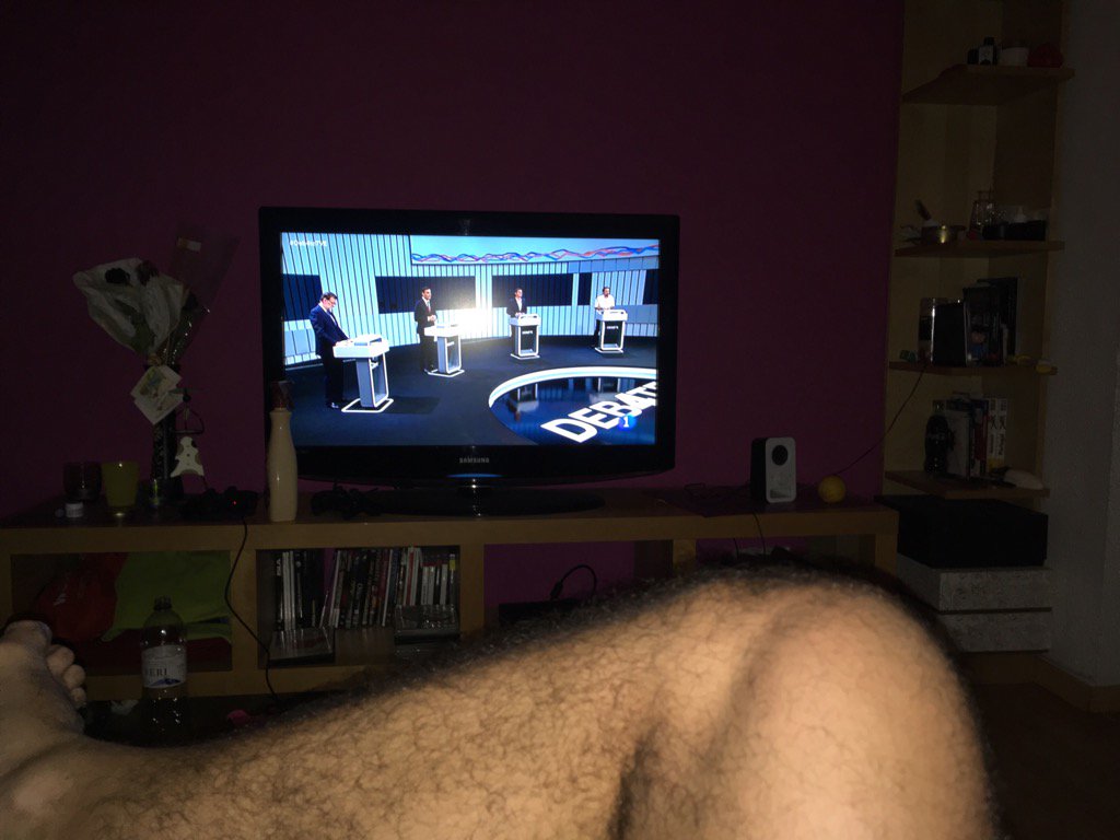 leo_catdurn's tweet photo. #Deb4teTVE que locura! #PabloIglesias recibes más que el saco de Tyson!! 😂 😂 https://t.co/tuD8WgVzCr