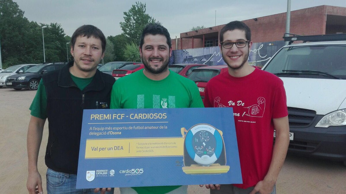 AjuntamentOlost's tweet photo. #FCOlost, l'equip amb menys targetes, premiat per la @FCF_CAT amb un desfibrilador valorat en 1800โฌ @revistaLaRella https://t.co/VERMF7GNdl