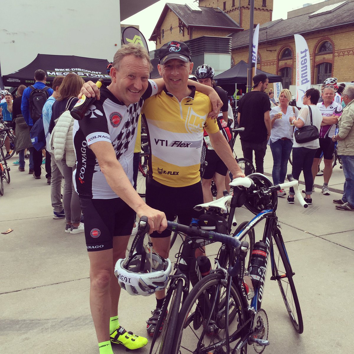 MundThomas's tweet photo. Gestern Rund um Köln in einer Zeit von 1:58.01 gerockt! Das bedeutet ein Schnitt von 35Km/h👍🚴🏿 #canyonbike##Koeln https://t.co/2qr0fIACGp