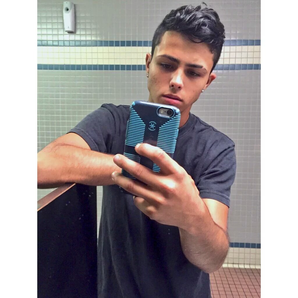 ChrizActavis's tweet image. why not? ツ #HispanicBoysBreakTheInternet
