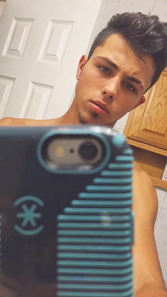 ChrizActavis's tweet image. why not? ツ #HispanicBoysBreakTheInternet