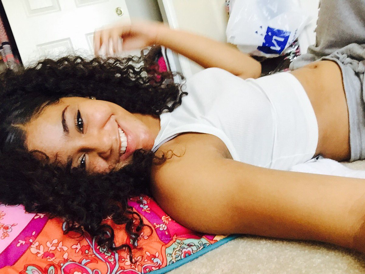 KaaayJaaay_'s tweet photo. I tried 😬 #lightskinBreakTheInternet https://t.co/o1ZbeZDmL3