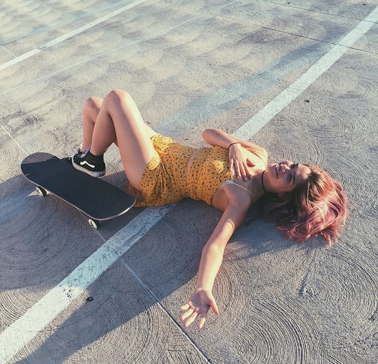 ur local neighbourhood skater girl at ur service !1!1!