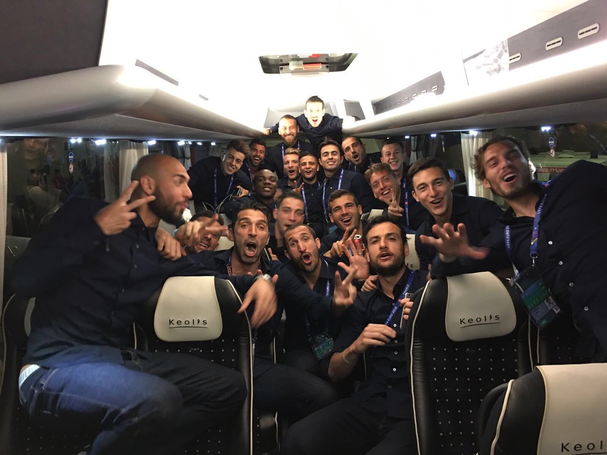 chiellini's tweet image. Grande squadra, grande gruppo! E siamo solo all'inizio... 🇮🇹🇮🇹🇮🇹 #belita
