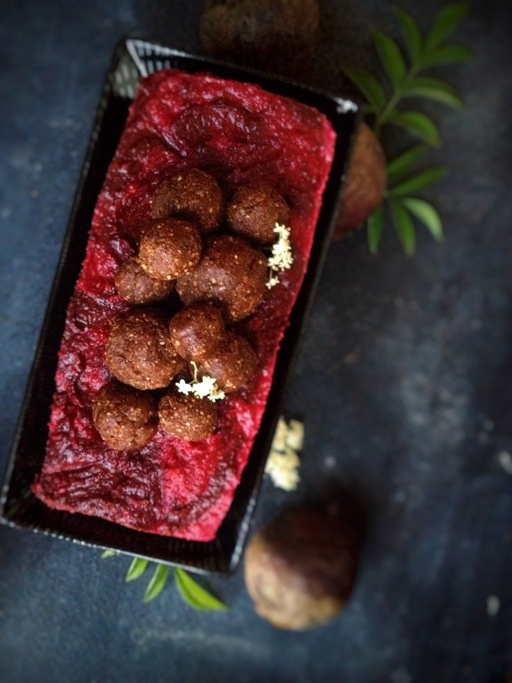 Raw Choc Beet Cake #vegan #dessert #refinedsugarfree 
Get the recipe here >>> buff.ly/1UdNglb