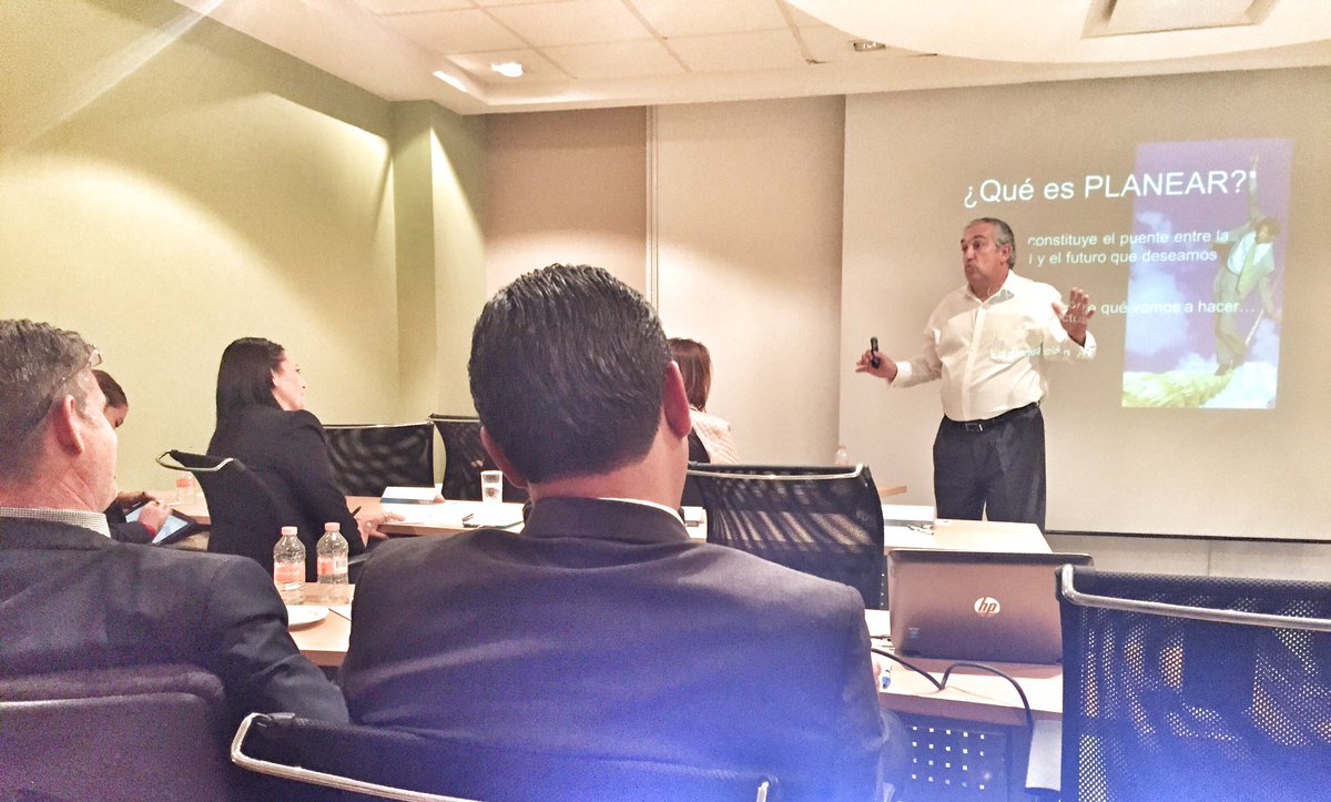 ColmenaresGdl's tweet photo. Sesión de Gestión Directiva con @eberrueta #DDC1 https://t.co/3COgy7cyxk