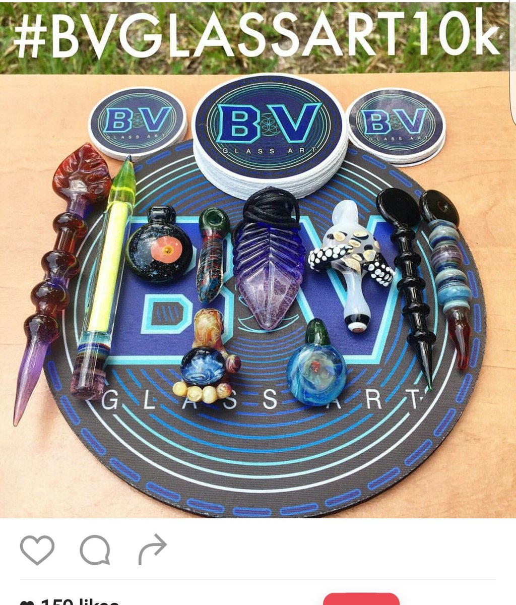 schumann_glass's tweet photo. !GIVEAWAY! FREE GLASS!
Big giveaway on @bvglassart instagram.
My piece is the white one on the right. Go check it!! https://t.co/IMIEXd9gxW