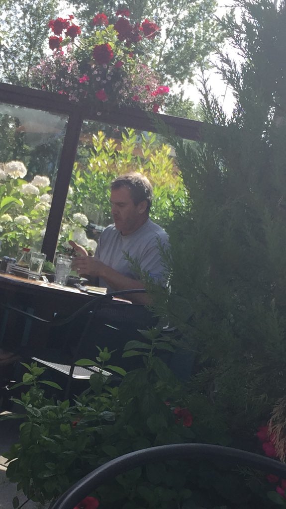 panaceai502's tweet photo. @Favre4Official  @IssaquahDaily @nfl does anyone know if this was him!? #brettfavre #issaquah #washington #nfl https://t.co/TP37wd3fs5