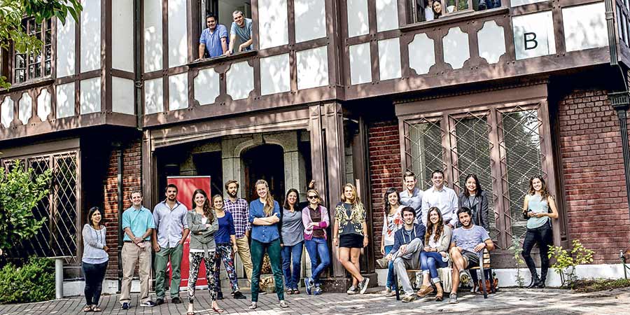 latercera's tweet photo. El boom de la economía colaborativa en Chile #LTEmprende https://t.co/MyPTyGKtoV https://t.co/tqQgWfrPhB