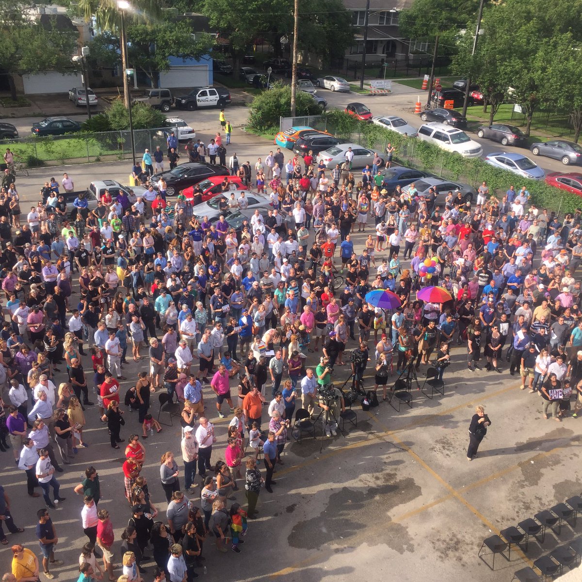 LHIHouston's tweet photo. Houston stands with you Orlando! #OrlandoUnited https://t.co/gPVLAIG3ZD