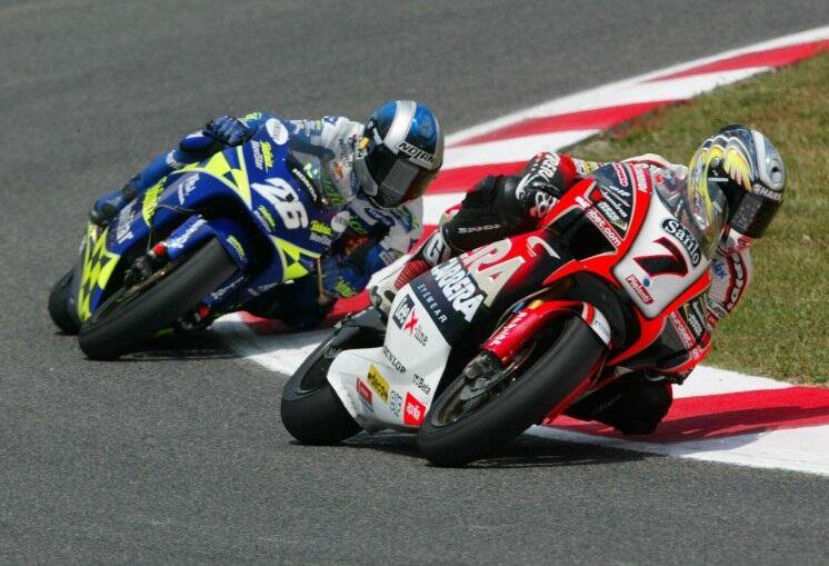 Dani Pedrosa 🇪🇸 and Randy de Puniet14 🇫🇷 fighting for victory at Catalunya 🏍️💨👊 #OTD 2004 #CatalanGP via @bgmotogp