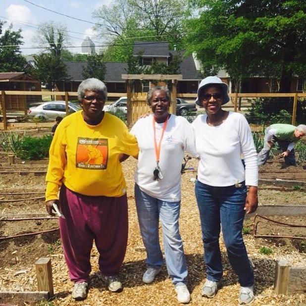 FoodShuttle's tweet photo. Every age is the perfect age to grow your own veggies! #FoodShuttleGrows https://t.co/DZK68oUfV6 https://t.co/ISUcMjknIP