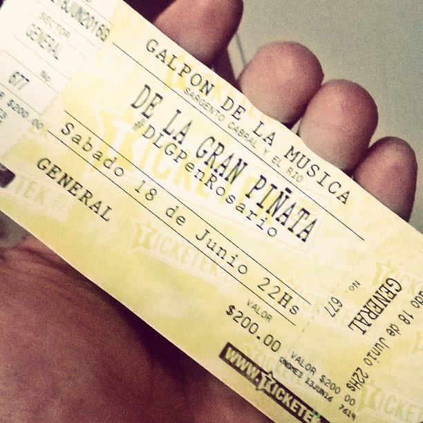 GasEzeCarp22's tweet photo. Dalee que copamos rosario loco #DLGPenRosario https://t.co/qUhxwBM1QS
