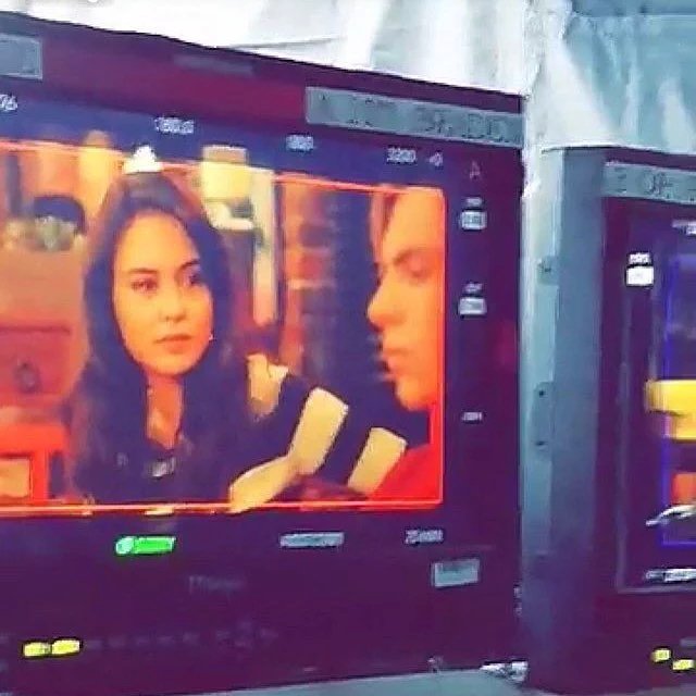 ERatliffBR's tweet photo. FOTOS: Ross hoje nas gravações para Status Update! ❤ #2 https://t.co/ftScC6v6mq