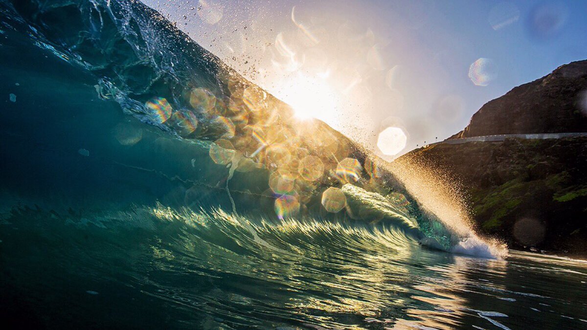 Makapu'u sun flares in Hawaii.  Shot using SPL housing +Canon1DX+16-35mmLens. For more visit zaknoyle.com