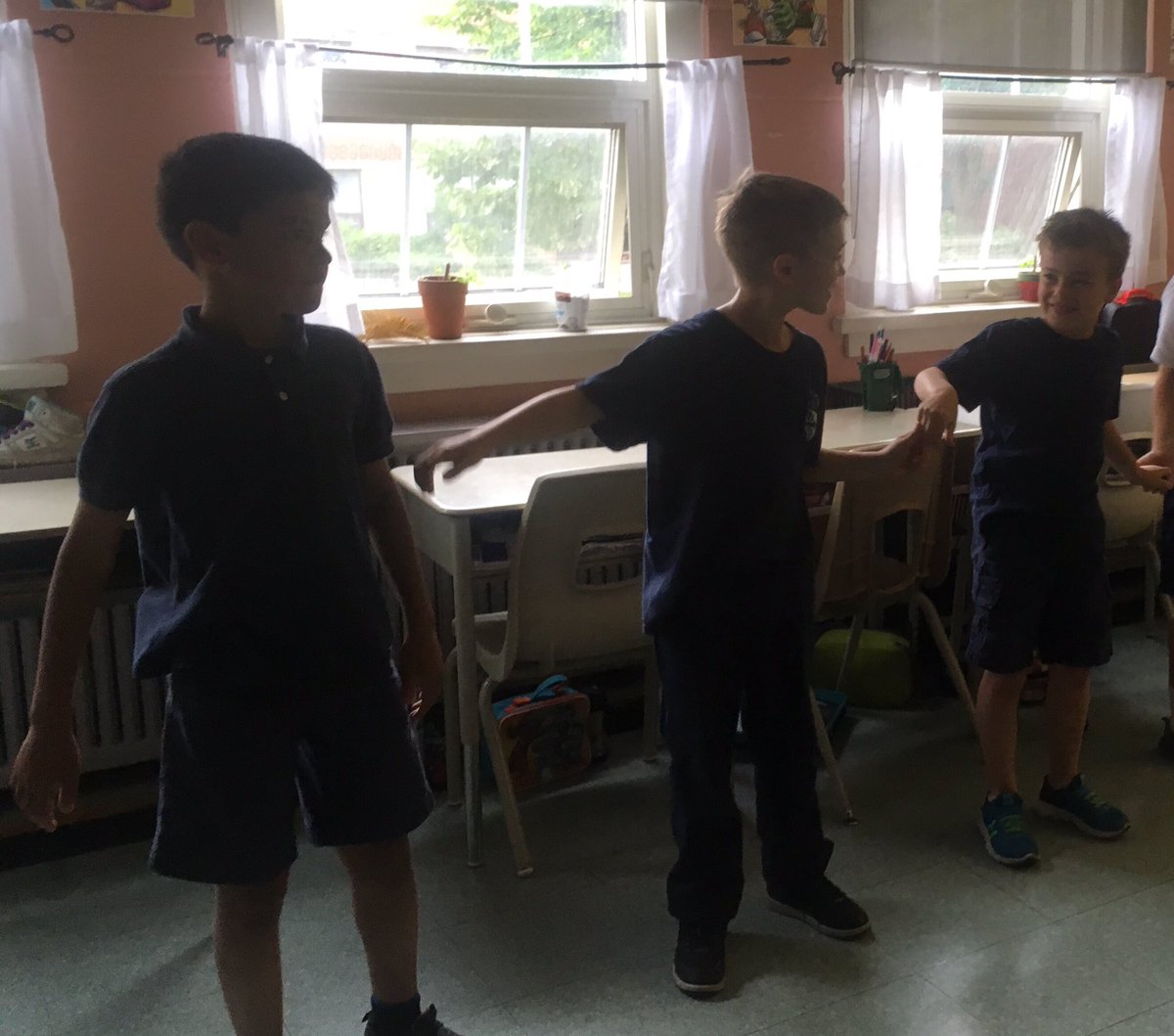 ColaTwina's tweet image. Ss Grooving and moving to the beat #danceelements #teamwork #collaborate #dancerecipe #thewave #havingfun