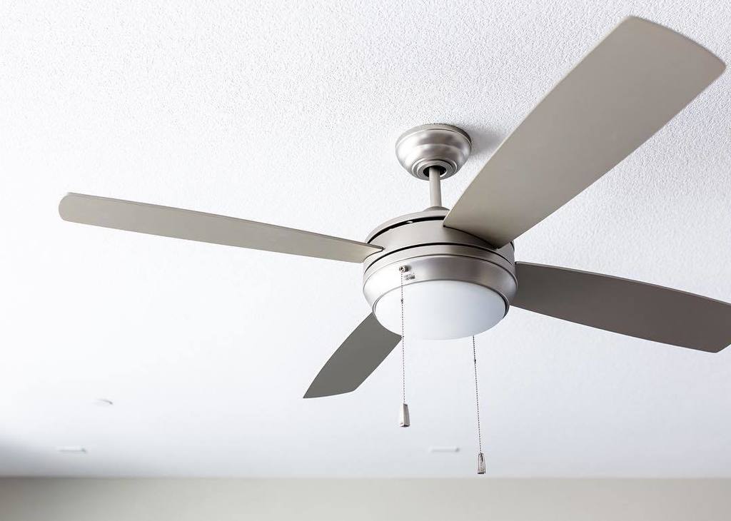 ReynenandBardis's tweet photo. Ceiling fans with reversible speed in the great room and master
bedroom. ✔️ #customquality… https://t.co/b20rHwmCoN https://t.co/vRadtRivid
