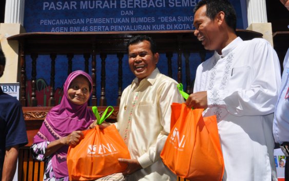 Gandeng Pemko Pariaman, BNI Berbagi Sembako Peringati Rangkaian HUT BNI ke 70
pariamankota.go.id/2016/06/13/gan…