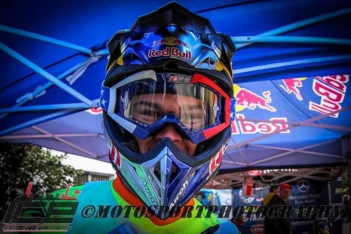 Smile for the camera😆. Lots of  travelling lately back to Europe for  xl lagares this weekend. @ariete_official