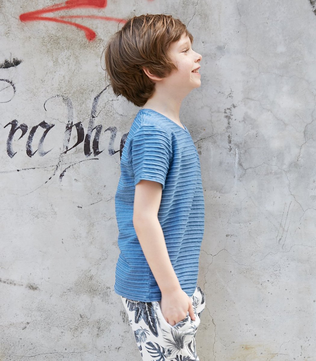 azul_by_moussy's tweet photo. タック天竺インディゴVネック半袖T
¥2,990 +tax 新色が登場！

https://t.co/U7gruyoqAY

#AZULbymoussy
#AZULKIDS https://t.co/wpw3xTk166