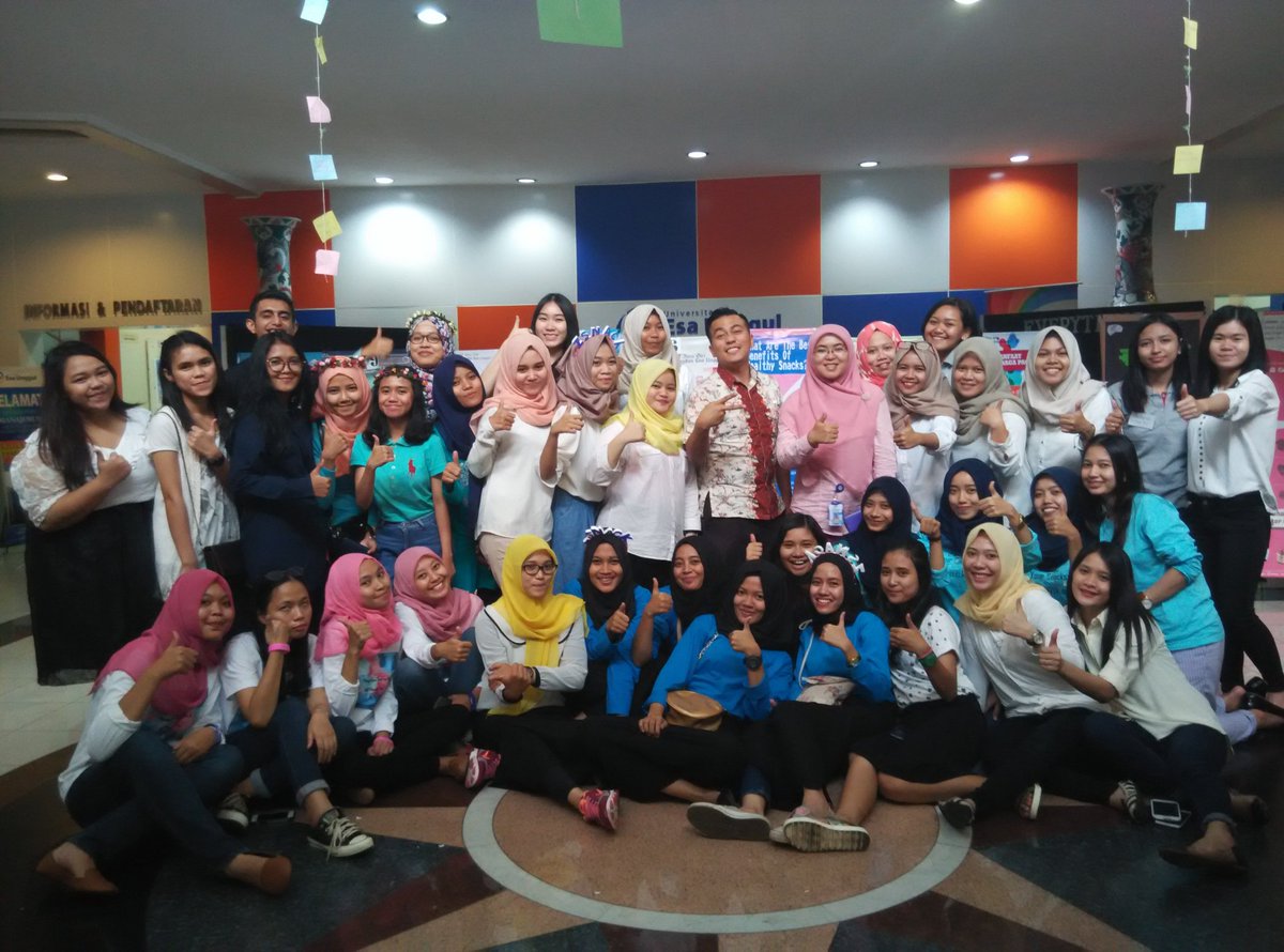 ErinamaytaEm's tweet photo. Pameran selesai mantaaaaaap 👍👍👍👍👍👍👍 @Gizi_EsaUnggul @murykuswari @vmelani https://t.co/og5upm6NAW