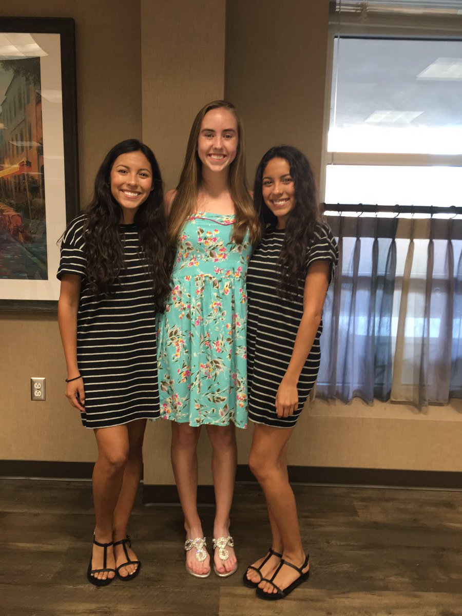__dimpless__'s tweet photo. Eternally blessed to have my distance family and the gift of running. 💜 I'll miss these girls https://t.co/uBtAi0xRKp