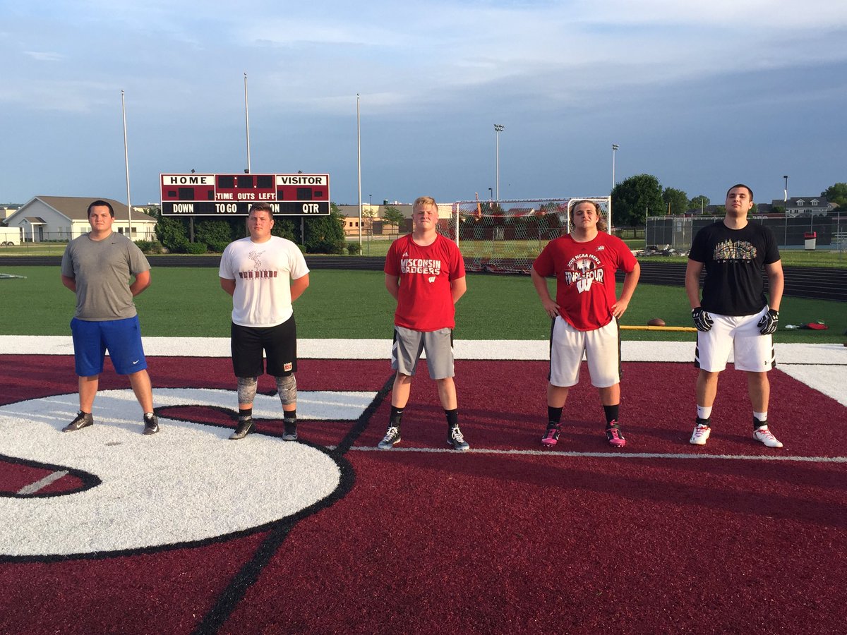 Maker_FBCoach's tweet photo. Nothin but steelcut oats and hay for the big boys! #movethatline #7on7what? https://t.co/NWZ0FbcBXi
