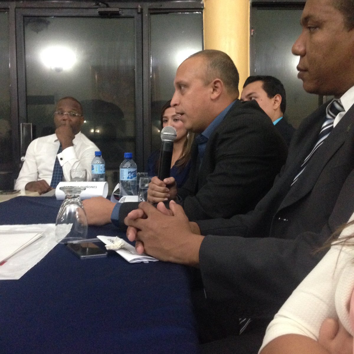 LEmergente's tweet photo. Momento de preguntas y respuestas  #jovenesporGT #LiderazgoEmergente 🇩🇴🇬🇹 https://t.co/ekHvWgtj5U