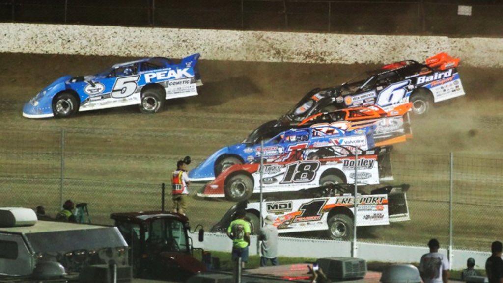 ClintBowyer's tweet photo. Now that's racing!!!! https://t.co/C0ua2Aty2I