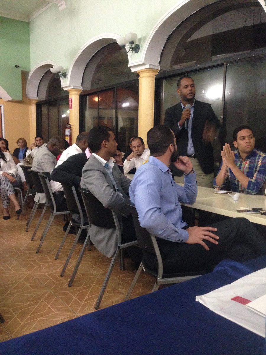 LEmergente's tweet photo. Momento de preguntas y respuestas  #jovenesporGT #LiderazgoEmergente 🇩🇴🇬🇹 https://t.co/MLTgWitD3V