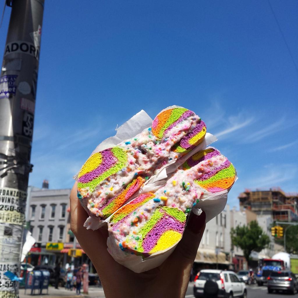 TiiaKares's tweet photo. Finally got one of these 🌈 #nofilter #thebagelstore #brooklyn #newyork https://t.co/m5FYF0hYM7