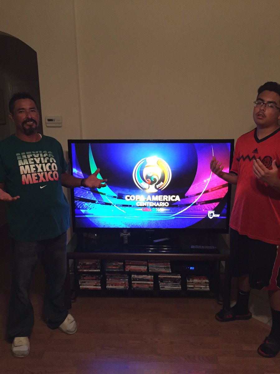 yesseejess13's tweet photo. My love and our youngest watching the game! #CopaAmericaCentenario
#SWASweeps #JamvsUru
@SouthwestAir https://t.co/qhpsfbEZJW